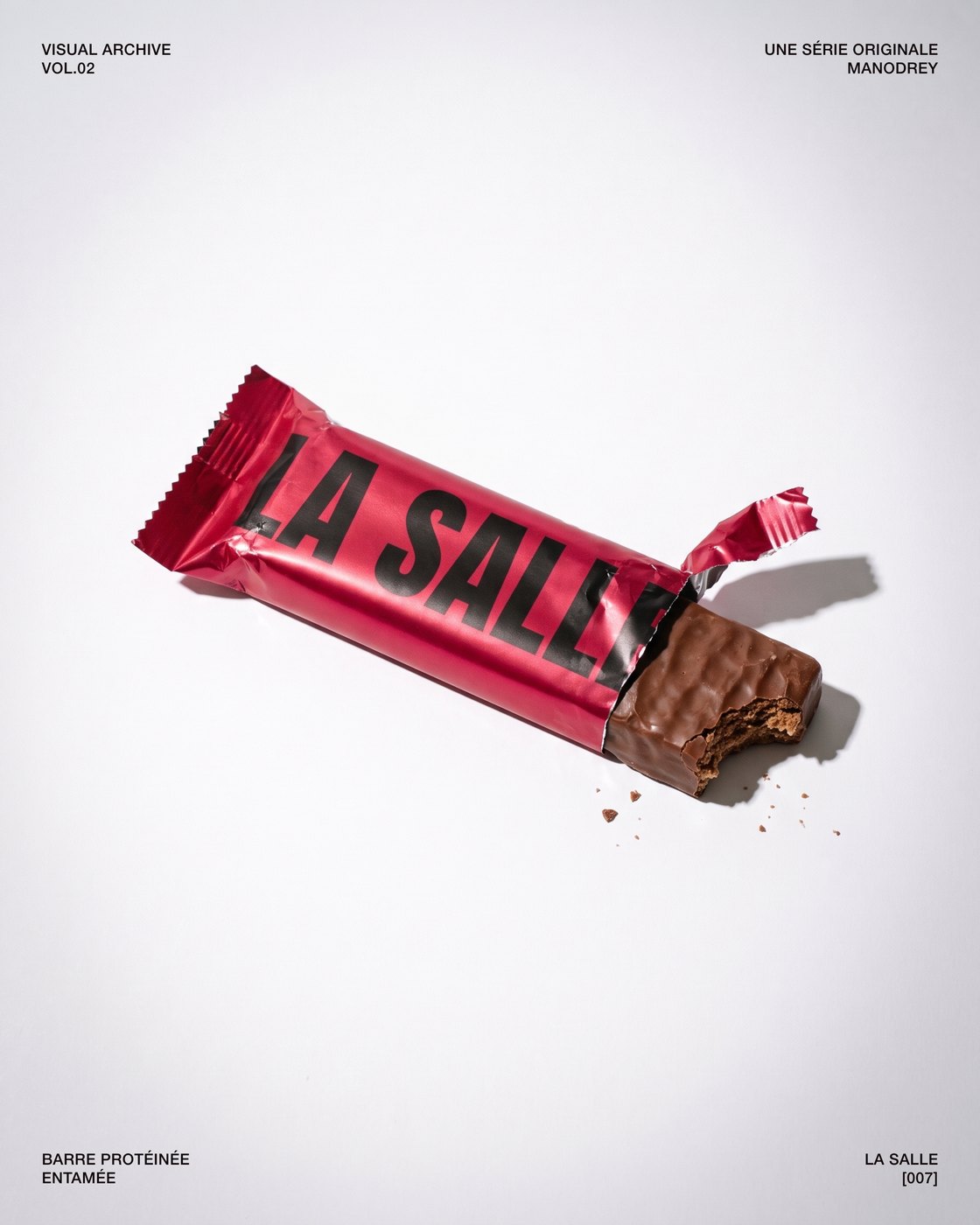 Barre protéinée « LA SALLE » entamée, sur papier blanc