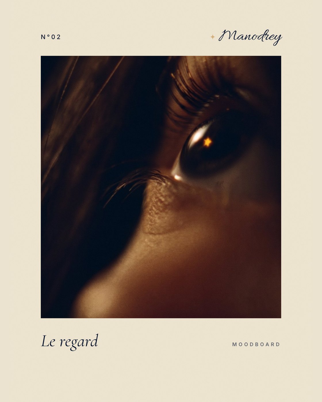 Post « Le regard » : gros plan d’un œil dans la pénombre, encadré d’écru, signature Manodrey